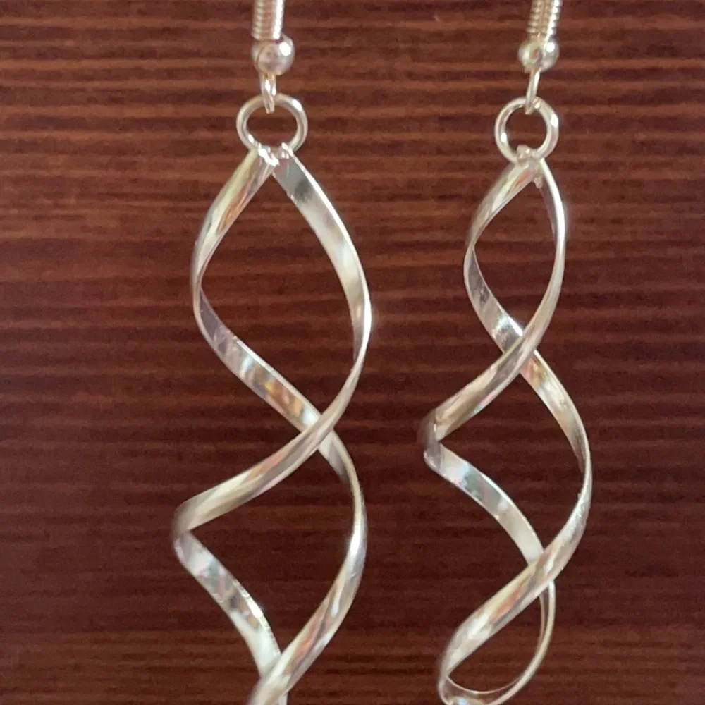 Spiral dangle earrings